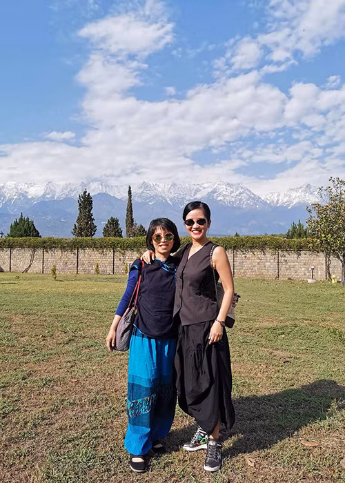 Hồng Nhung đã đi du lịch cùng bạn bè.