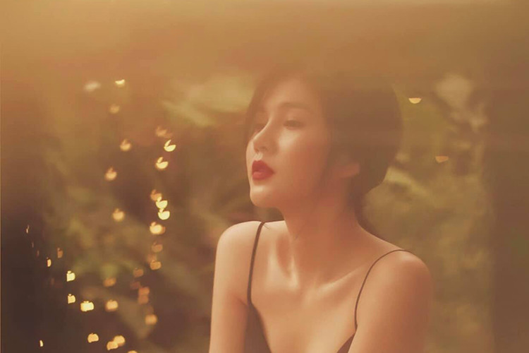 Thu Hoài sở hữu gương mặt xinh đẹp, vóc dáng gợi cảm.