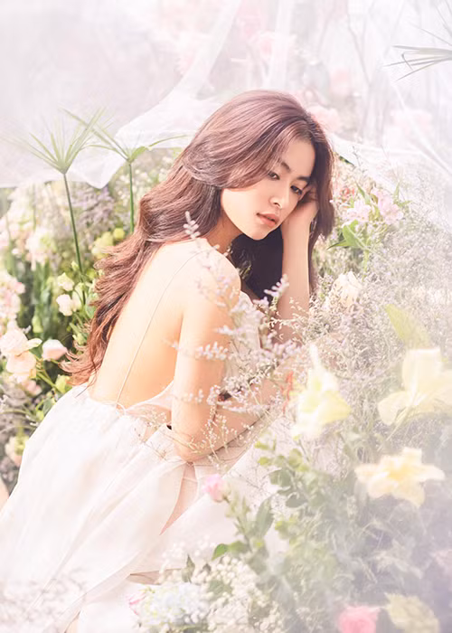 Nữ ca sĩ sinh năm 1988 sở hữu chiều cao khá khiêm tốn nhưng vóc dáng vô cùng gợi cảm.