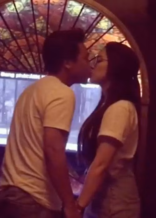 Sau 1 năm công khai hẹn hò, Hòa Minzy và bạn trai doanh nhân có vô số những khoảnh khắc mặn nồng bên nhau. Ảnh: Yeah1