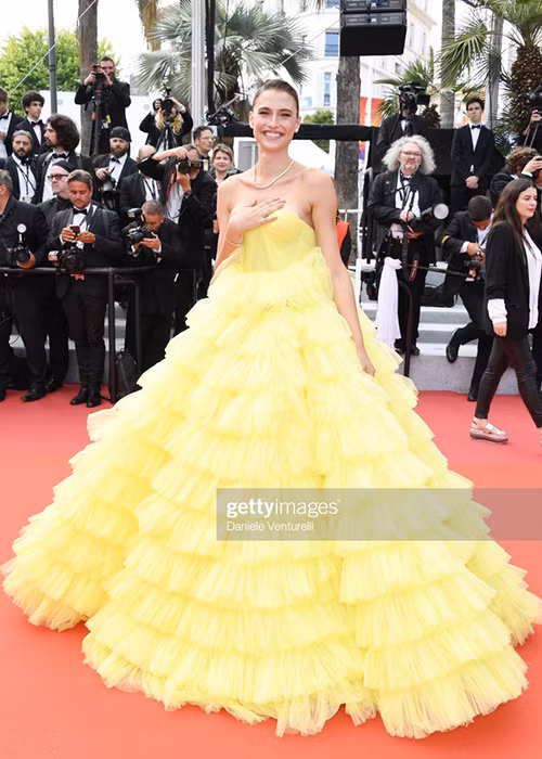 Mỹ nhân Hollywood tụt váy, lộ ngực trên thảm đỏ Cannes 2019 chưa bao giờ ngừng đam mê sàn catwalk.