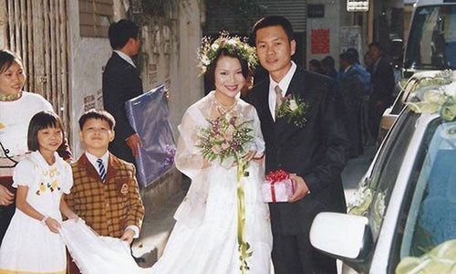 Anh va thong tin hiem hoi ve ong xa cua MC Bach Duong