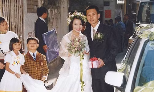 Anh va thong tin hiem hoi ve ong xa cua MC Bach Duong