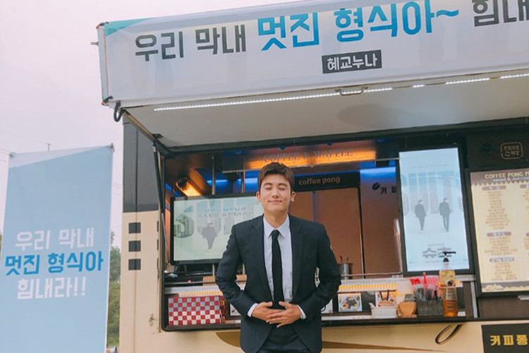 Park Hyung Sik và bà xã của Song Joong Ki hoạt động trong cùng một công ty quản lý. Nam diễn viên từng tiết lộ, Song Hye Kyo chính là một trong những lý do khiến anh quyết định ra nhập công ty quản lý. Ảnh: Saostar