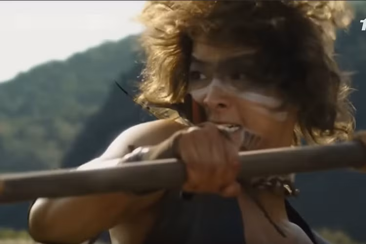 Song Hye Kyo công khai ủng hộ phim của Park Hyung Sik nhưng lại chưa có bất kì động thái nào đối với Song Joong Ki khi phim của Song Joong Ki cũng sắp ra mắt. Ảnh: Dramabeans