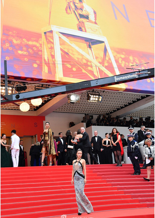 Di Nhã chính thức bước chân vào làng giải trí vào năm 2010.