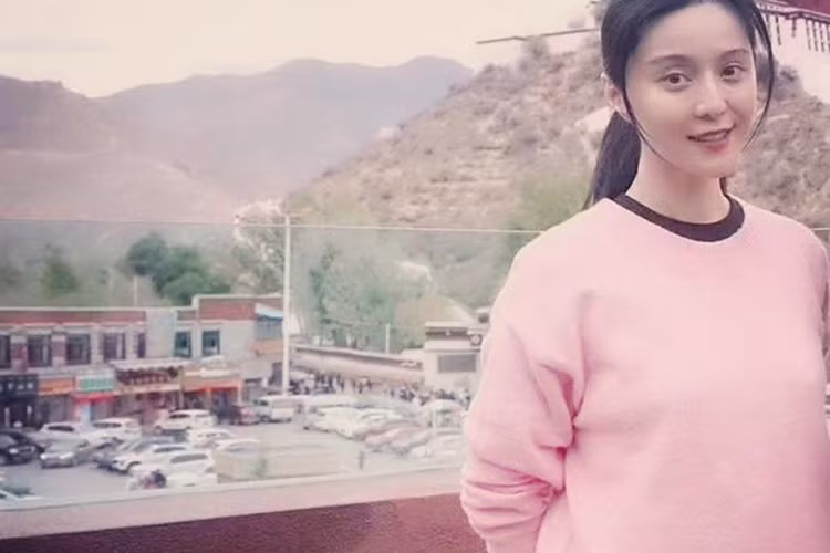 Phạm Băng Băng dường như bị mệt vì sự khắc nghiệt của thời tiết ở Tây Tạng.