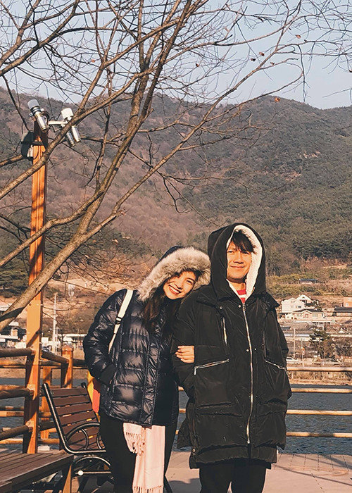 Nam rapper và bà xã xinh đẹp gắn bó như hình với bóng.