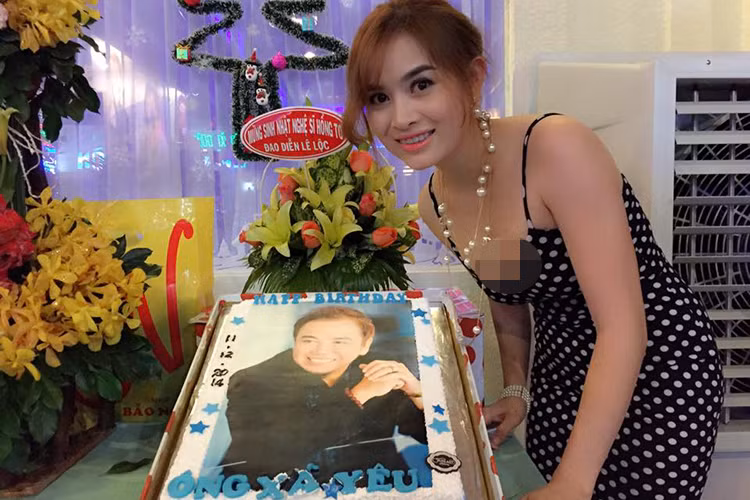 Bà xã của Hồng Tơ ngày càng đẹp mặn mà sau khi hạ sinh một cô con gái.