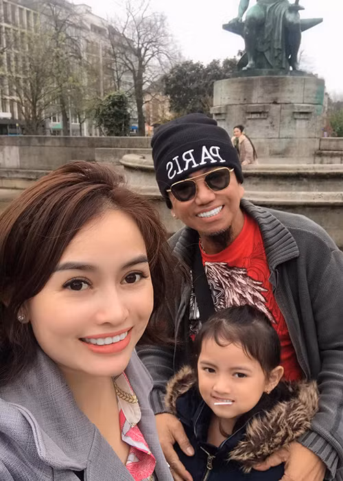 Trước thông tin bị tạm giam vì hành vi đánh bạc, Hồng Tơ vẫn chưa lên tiếng.