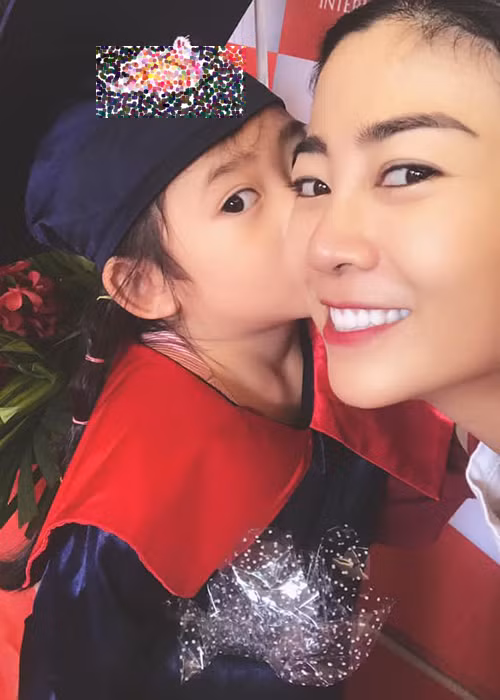 Fan thở phào khi biết lý do sinh nhật của con gái Mai Phương được tổ chức sớm.