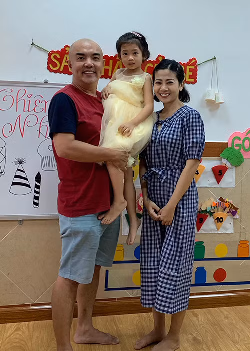 Bé Lavie - con gái của diễn viên Mai Phương vừa đón sinh nhật tại lớp học dù 3 tháng nữa mới chính thức bước sang tuổi mới.