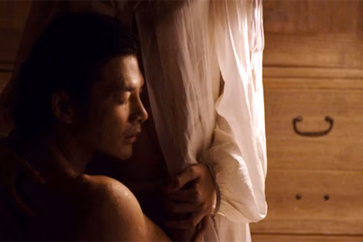 Trước “Người vợ ba”, “Đập cánh giữa không trung” năm 2014 cũng từng gây tranh cãi vì cảnh nóng của nữ diễn viên ở tuổi teen. Được biết, khi tham gia “Đập cánh giữa không trung”, Thùy Anh mới 18 tuổi. Ảnh: VBLOCK Media