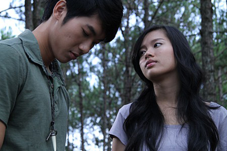 Thủ phạm cuối cùng chính là một người trong nhóm học sinh vì bạn bè xa lánh và bố mẹ thờ ơ mà sắp đặt chuỗi “bẫy” để hại những người bạn cùng đi và cả người vô tội khác. Ảnh: Đất Việt