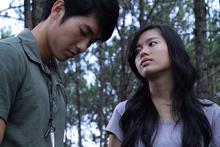 Thủ phạm cuối cùng chính là một người trong nhóm học sinh vì bạn bè xa lánh và bố mẹ thờ ơ mà sắp đặt chuỗi “bẫy” để hại những người bạn cùng đi và cả người vô tội khác. Ảnh: Đất Việt