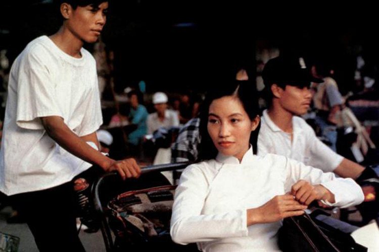 Bộ phim "Khi tôi 20" của đạo diễn Phan Đăng Di hay bộ phim "Xích lô" của đạo diễn Trần Anh Hùng cũng bị cấm lưu hành ở Việt Nam. Ảnh: Dân Việt