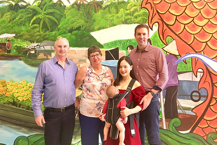 Về chuyện làm đám cưới, Lan Phương chia sẻ trên VOV: “Chúng tôi đã đăng ký kết hôn. Trước đây, tôi có nghĩ đến đám cưới mơ mộng nhưng mấy năm nay thì không nghĩ đến nữa. Quan trọng là chúng tôi sống với nhau như thế nào. Trong tương lai, có thể chúng tôi sẽ tổ chức đám cưới nhưng chưa phải là bây giờ”.