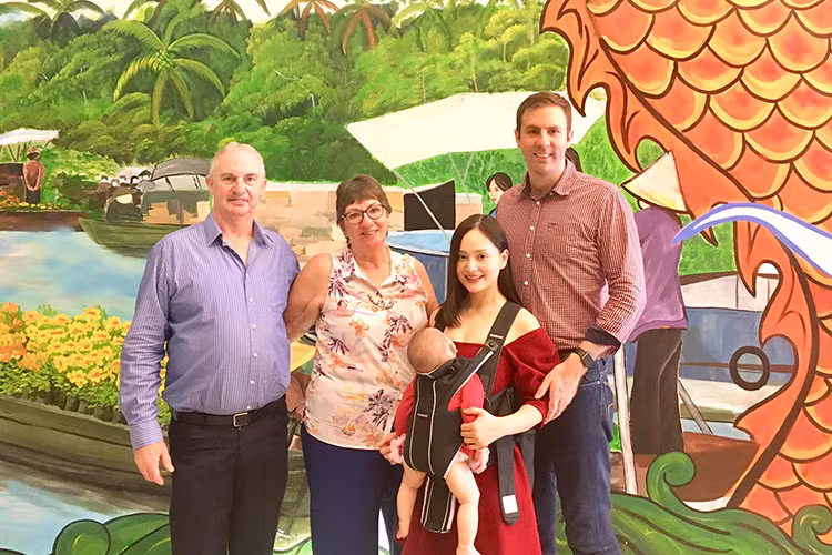 Về chuyện làm đám cưới, Lan Phương chia sẻ trên VOV: “Chúng tôi đã đăng ký kết hôn. Trước đây, tôi có nghĩ đến đám cưới mơ mộng nhưng mấy năm nay thì không nghĩ đến nữa. Quan trọng là chúng tôi sống với nhau như thế nào. Trong tương lai, có thể chúng tôi sẽ tổ chức đám cưới nhưng chưa phải là bây giờ”.