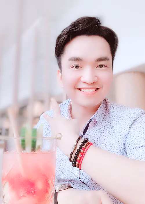 MC Hạnh Phúc cũng đã đăng ký tham gia hiến giác mạc sau khi qua đời. Ngoài ra, anh cũng gửi đơn tự nguyện hiến tặng tới Ngân hàng mắt của Bệnh viện Mắt Trung ương.