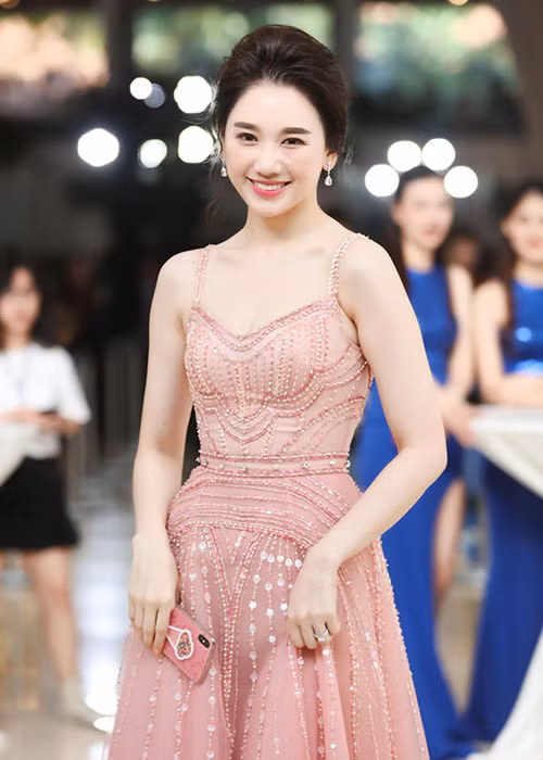 Hari Won cũng đăng ký hiến tạng. “Tôi nghĩ khi chết thì thân xác trở thành bụi cát rồi, còn lại gì nữa đâu. Vì thế, lúc trước ở Hàn Quốc tôi có đăng ký rồi, nếu thân xác này chết đi, có gì xài được thì cứ lấy xài hết đi để người khác có được cuộc sống thứ 2”, cô nói.