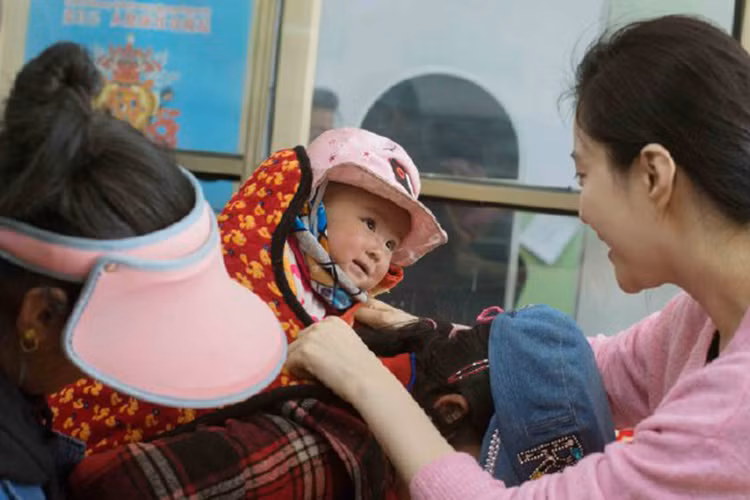 Hình ảnh Phạm Băng Băng trong chuyến từ thiện ở Tây Tạng trong thời gian gần đây.