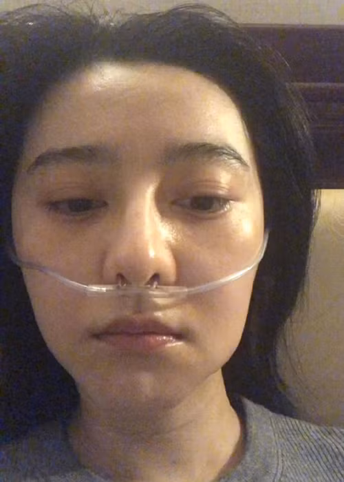 Mới đây, một người bạn chia sẻ Phạm Băng Băng thậm chí đã phải truyền dịch vì bị chảy nhiều máu mũi, phù mặt, đau miệng.