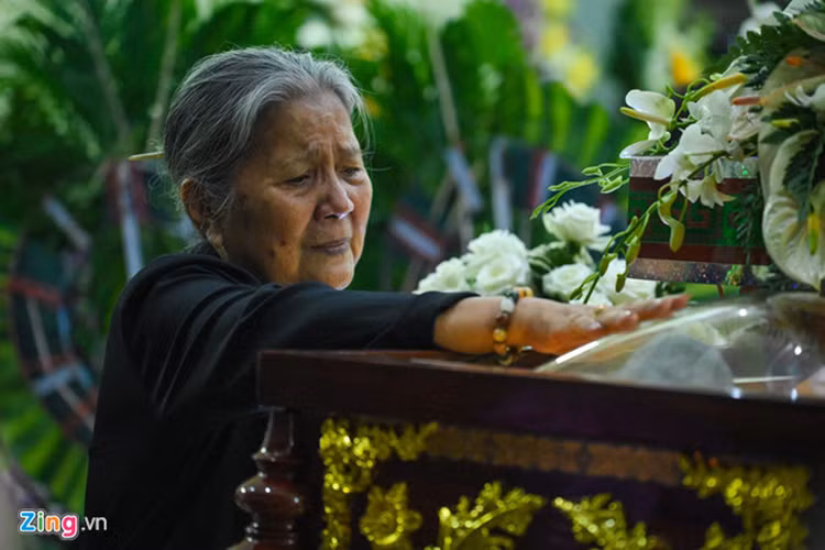 NSƯT Lê Thiện ngậm ngùi tiếc thương nghệ sĩ Lê Bình. Ảnh: Zing