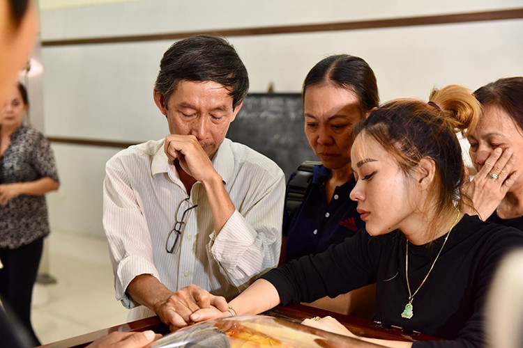 Gia đình sẽ thực nguyện các tâm nguyện của cố nghệ sĩ. Đó là hỏa táng và rải tro cốt cố nghệ sĩ xuống biển và dành số tiền mọi người đóng góp nếu còn dư cho các hoạt động từ thiện. Ảnh: Dân Việt