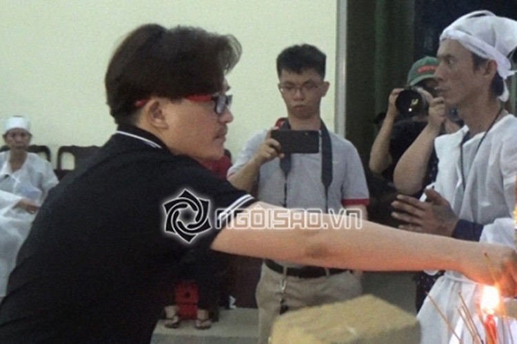 MC Đại Nghĩa cũng đến tiễn biệt nghệ sĩ Lê Bình. Ảnh: Gia đình Việt Nam