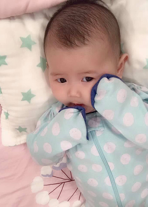 Hình ảnh đáng yêu của con gái Thân Thúy Hà khiến người hâm mộ nữ diễn viên phát sốt.