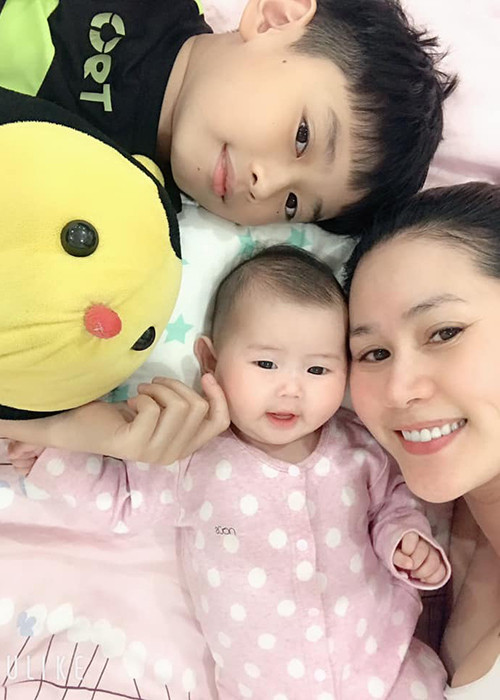 Thân Thúy Hà hạ sinh lần 2 khi đã ở độ tuổi 41. Được biết, cô qua Mỹ dưỡng thai và sinh con.