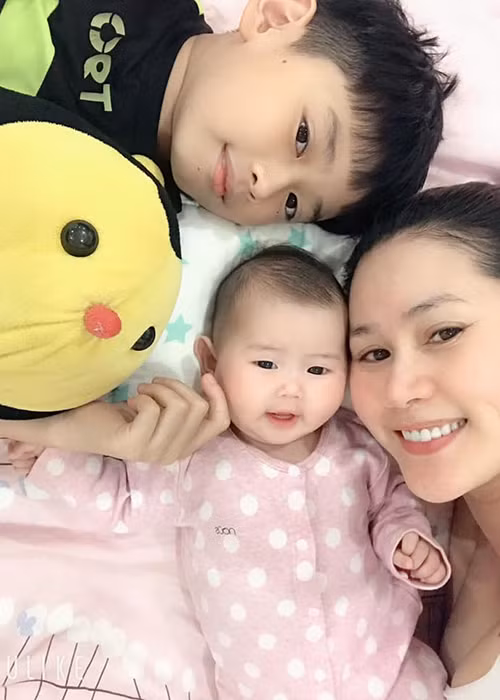 Thân Thúy Hà hạ sinh lần 2 khi đã ở độ tuổi 41. Được biết, cô qua Mỹ dưỡng thai và sinh con.