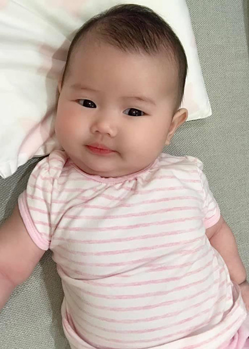 Bé Hera càng lớn càng đáng yêu.