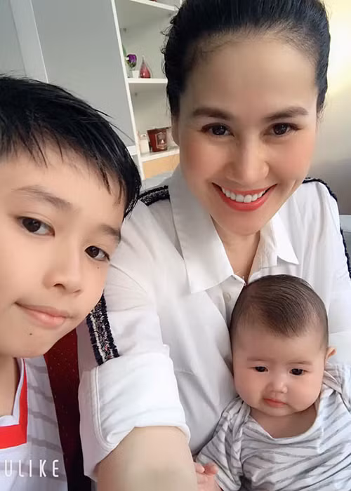 Bé Hera đã được 3 tháng tuổi, có những biểu cảm vô cùng đáng yêu.