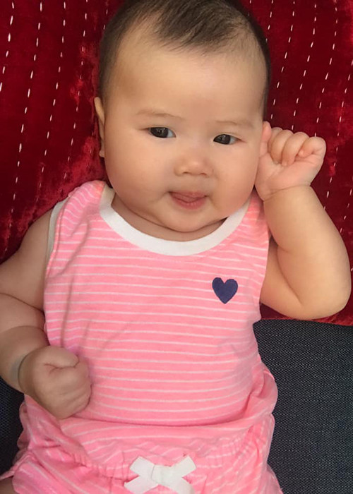 Bé Hera chào đời ở Mỹ và được mẹ đưa trở về Việt Nam khi đầy tháng tuổi.