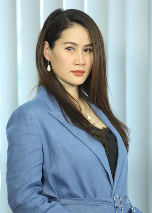 Thân Thúy Hà bức xúc đáp trả: "Chồng chị em biết để làm gì? chị có chồng phải báo cho em biết à? Không chồng có con có bị trái pháp luật không em? Có bị bắt không?".