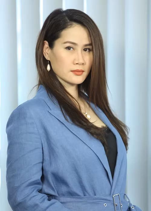 Thân Thúy Hà bức xúc đáp trả: "Chồng chị em biết để làm gì? chị có chồng phải báo cho em biết à? Không chồng có con có bị trái pháp luật không em? Có bị bắt không?".