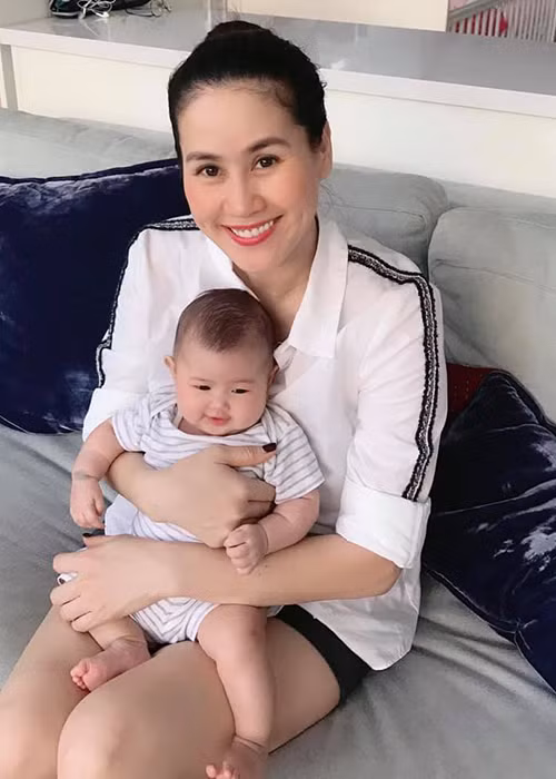 Trên trang cá nhân, Thân Thúy Hà thường xuyên khoe ảnh thiên thần nhỏ của mình.