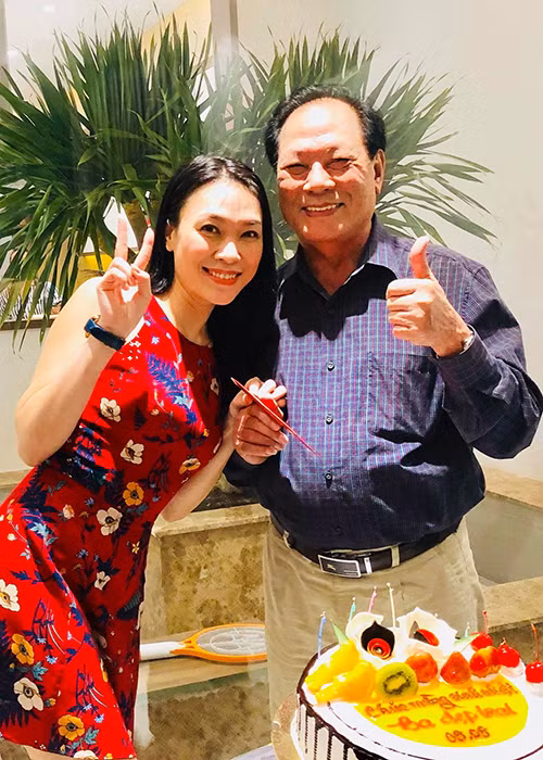 Các năm trước, Mỹ Tâm cùng đại gia đình chọn tổ chức sinh nhật cho bố mẹ tại nhà thay vì đến những nơi xa hoa, sang trọng.