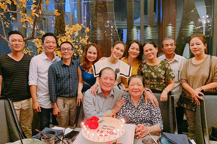 Bố mẹ của Mỹ Tâm luôn đồng hành, ủng hộ con gái trong các hoạt động.