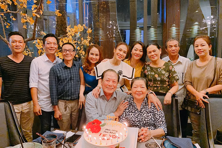 Bố mẹ của Mỹ Tâm luôn đồng hành, ủng hộ con gái trong các hoạt động.