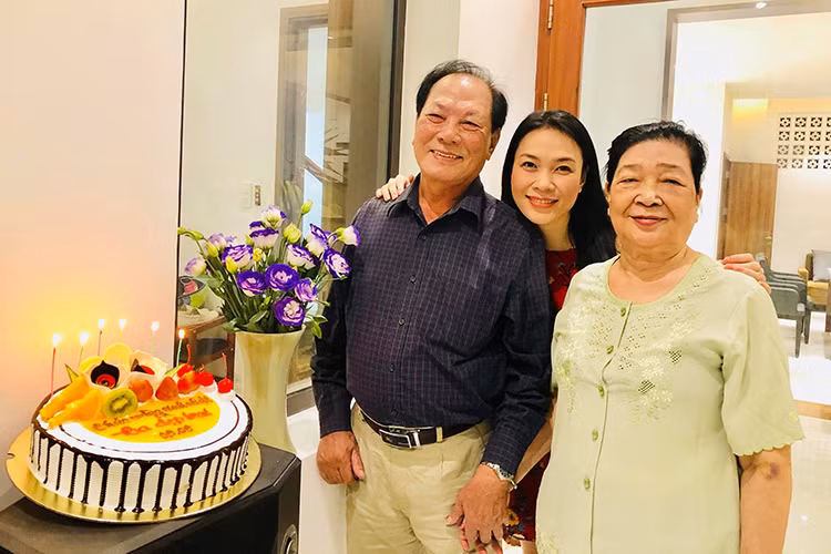 Dù bận đến mấy, Mỹ Tâm đều sắp xếp công việc để trở về nhà đoàn tụ gia đình trong những ngày quan trọng.