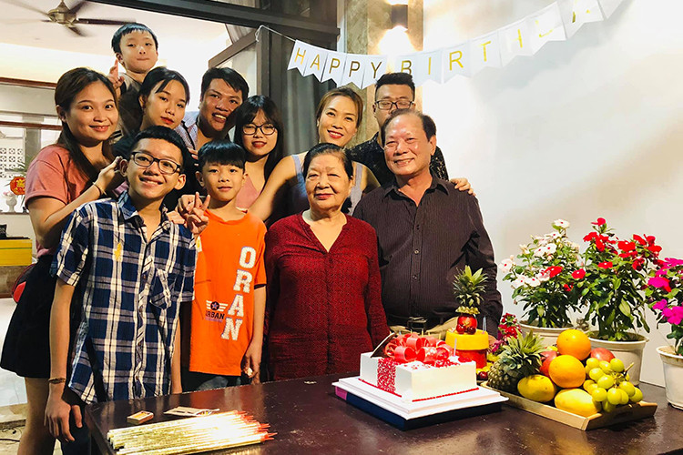 Người hâm mộ cũng gửi lời chúc mừng sinh nhật đến bố của Mỹ Tâm.