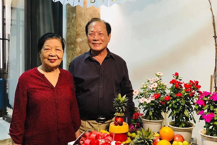 Tiệc sinh nhật của bố Mỹ Tâm được tổ chức đơn giản nhưng ấm cúng.