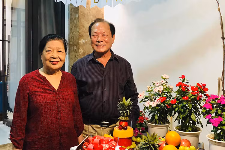 Tiệc sinh nhật của bố Mỹ Tâm được tổ chức đơn giản nhưng ấm cúng.