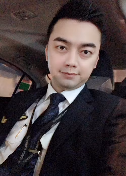 Tin đồn sao "nhí" Hà Duy lộ clip nóng gây xôn xao dư luận. Về phía Hà Duy, anh khẳng định anh không phải là nam thanh niên trong clip đó. Ngoài ra, phi công Hà Duy còn đăng tải tấm hình chụp góc nghiêng của anh và của nam thanh niên trong clip để mọi người so sánh.