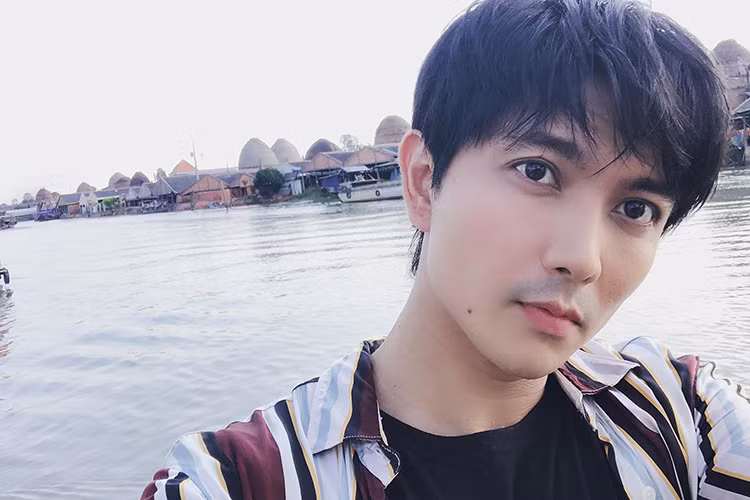 Năm 2018, Tim vướng nghi vấn lộ ảnh không mảnh vải che thân. Về phía nam ca sĩ, anh giữ im lặng chờ ồn ào qua đi.