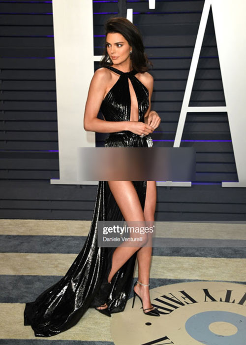 Kendall Jenner chọn mẫu trang phục thuộc bộ sưu tập xuân 2019 của nhà thiết kế Rami Kad.