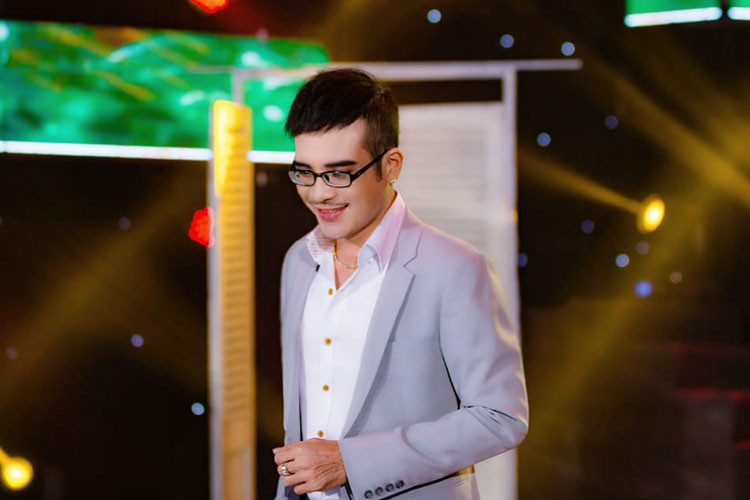 Long Nhật vừa đưa thông tin về tang lễ của người bạn thân. Theo đó, lễ viếng ca sĩ Vương Bảo Tuấn diễn ra vào chiều ngày 19/5, lễ động quan vào 6 giờ sáng ngày 22/5.