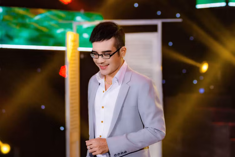 Long Nhật vừa đưa thông tin về tang lễ của người bạn thân. Theo đó, lễ viếng ca sĩ Vương Bảo Tuấn diễn ra vào chiều ngày 19/5, lễ động quan vào 6 giờ sáng ngày 22/5.